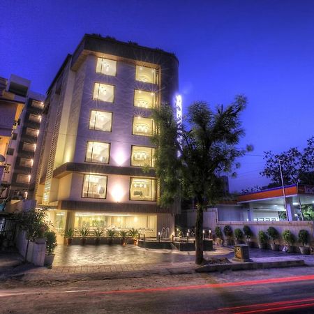 Scenaria Hotel Ахмедабад Екстериор снимка
