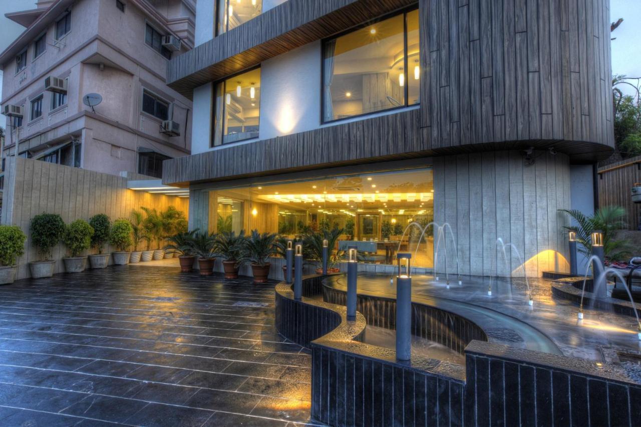 Scenaria Hotel Ахмедабад Екстериор снимка