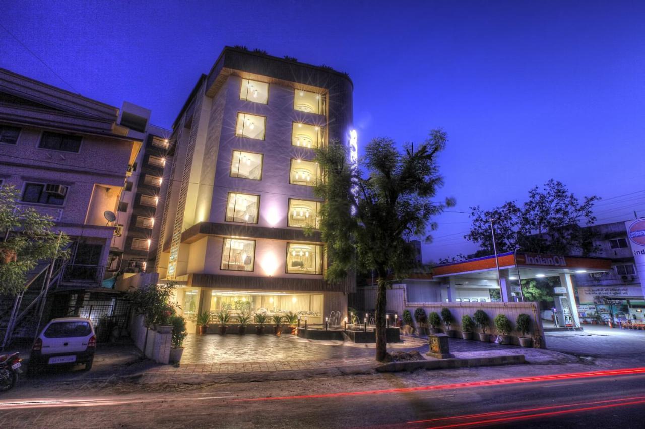 Scenaria Hotel Ахмедабад Екстериор снимка