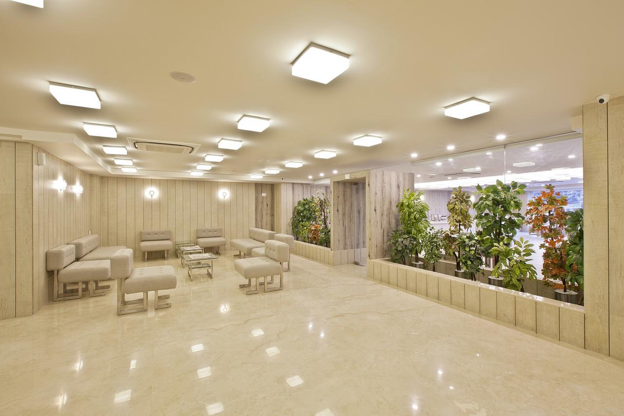 Scenaria Hotel Ахмедабад Екстериор снимка