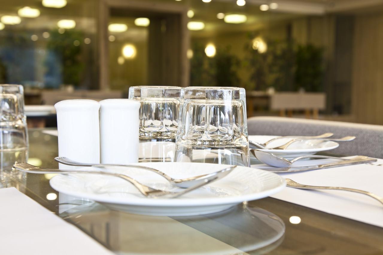 Scenaria Hotel Ахмедабад Екстериор снимка