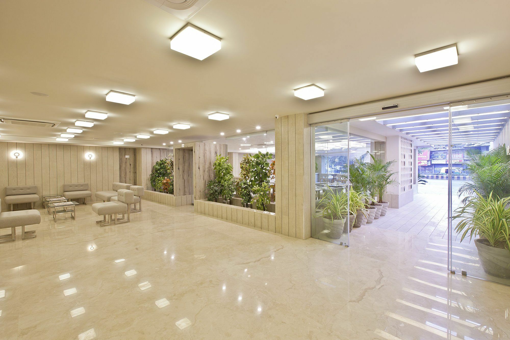 Scenaria Hotel Ахмедабад Екстериор снимка